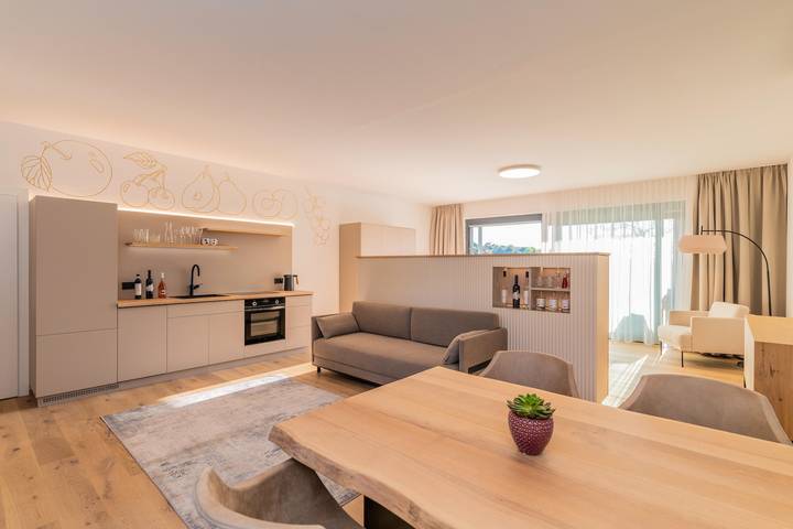 Ferienwohnung für 4 Personen, mit Terrasse und Whirlpool sowie Garten und Ausblick in Bad Waltersdorf