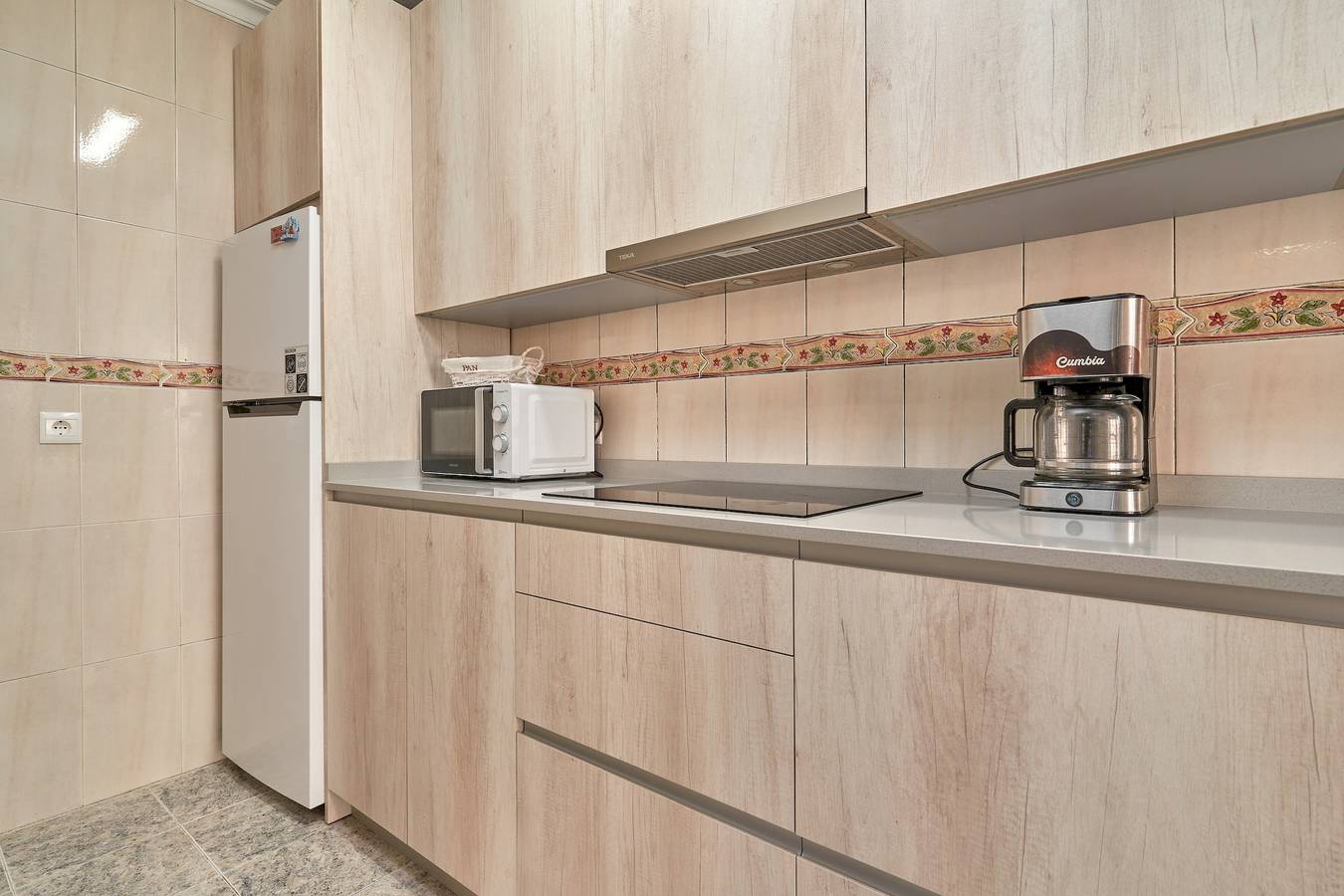 Apartamento inteiro, Apartamento Familiar Torrox A65 com vista mar, terraço privado e Wi-Fi in Torrox Costa, Torrox