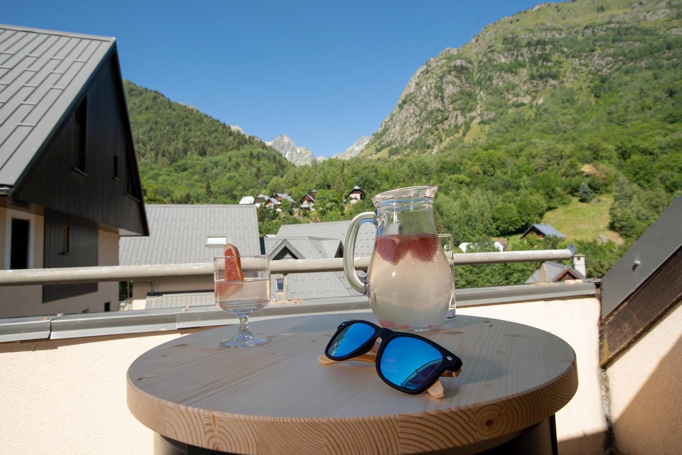 Entire apartment, Résidence Les Hameaux de La Perrière - 3 room apartment 6 people in Saint-Colomban-des-Villards, Saint-Jean-de-Maurienne region