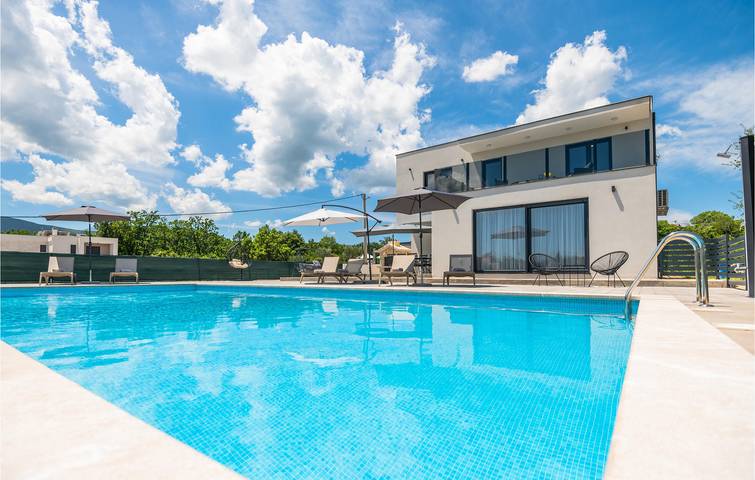 Ferienhaus für 10 Personen, mit Garten und Terrasse sowie Pool, kinderfreundlich - 1