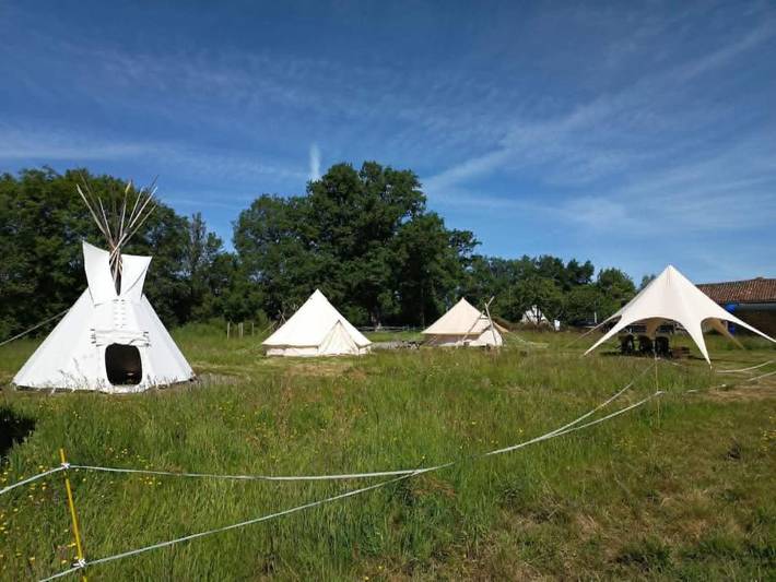Chambre d’hôte pour 4 personnes, avec Terrasse et Jacuzzi ainsi que Jardin et Vue dans Haute-Vienne