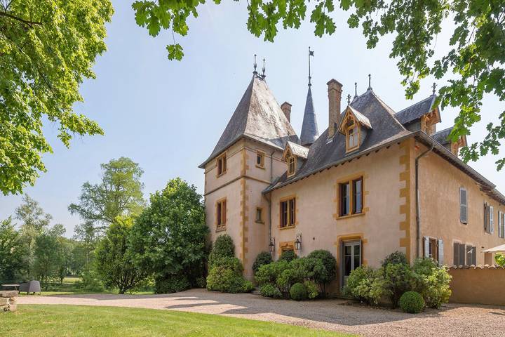 Gîte pour 6 personnes, avec piscine ainsi que jardin et vue sur le lac