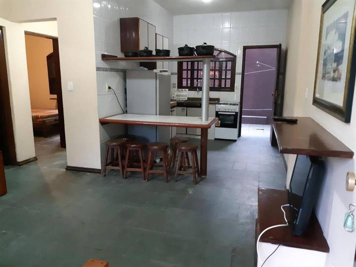 Casas e apartamentos de temporada para 10 pessoas, com piscina e balcão em Maranduba