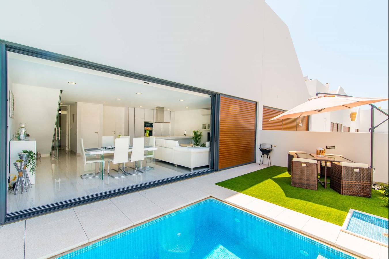 Ferienhaus für 6 Personen mit Terrasse in Freguesia da Luz de Tavira, Parque Natural da Ria Formosa