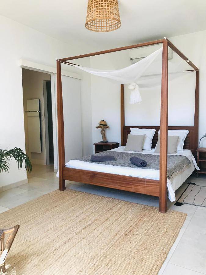 Maison d’hôte pour 2 personnes, avec Terrasse et Jacuzzi ainsi que Jardin et Piscine