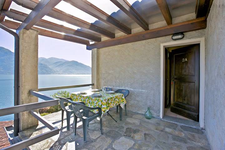 Ferienwohnung für 4 Personen, mit Balkon und Seeblick sowie Ausblick am Lago Maggiore