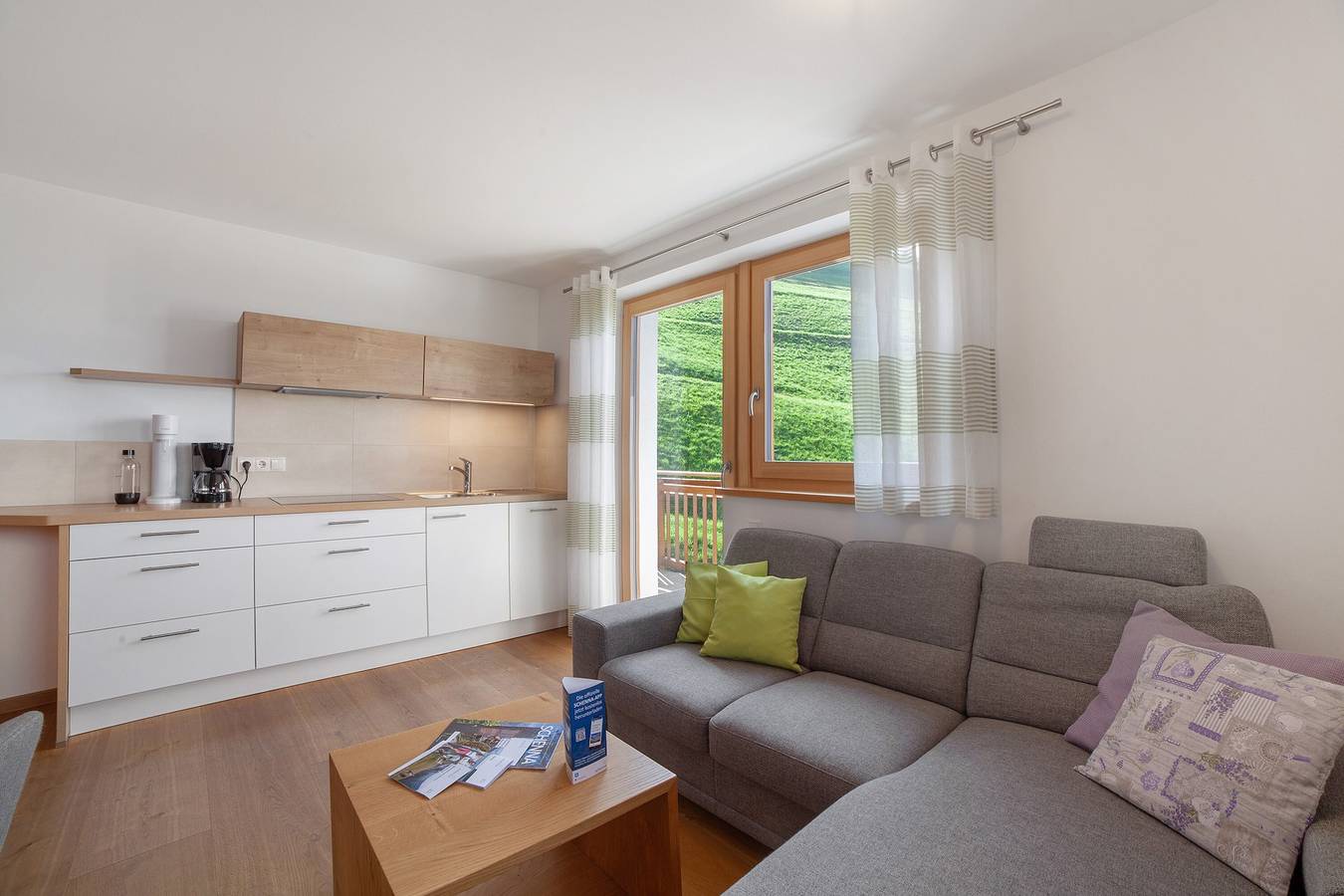 Appartamento intero, Appartamento 'Lavendel' con vista sulle montagne, terrazza privata e Wi-Fi in Verdins, Scena