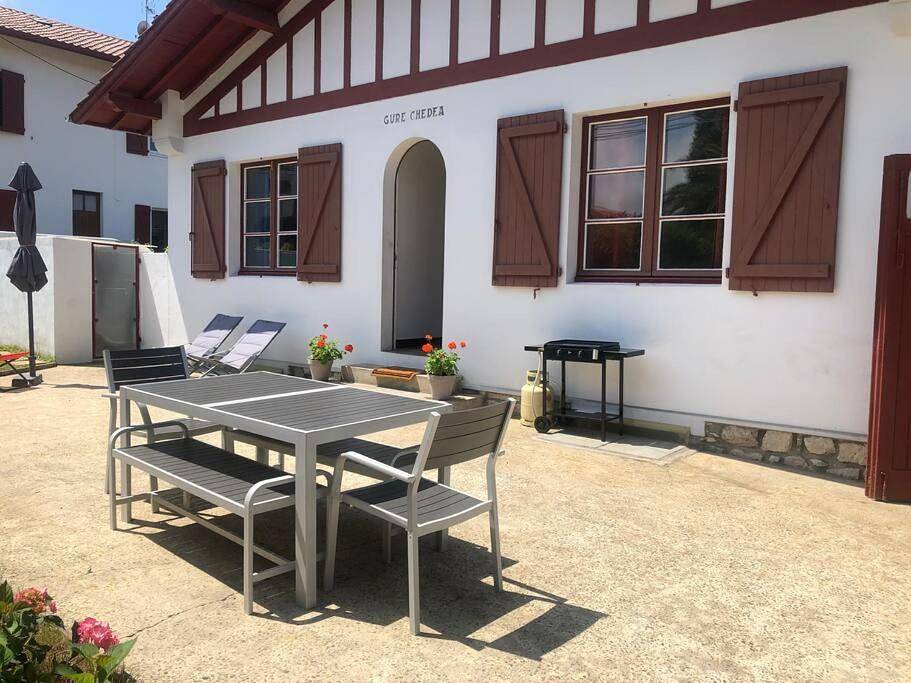 Three-Bedroom Holiday Home in Guéthary, Région de Bayonne