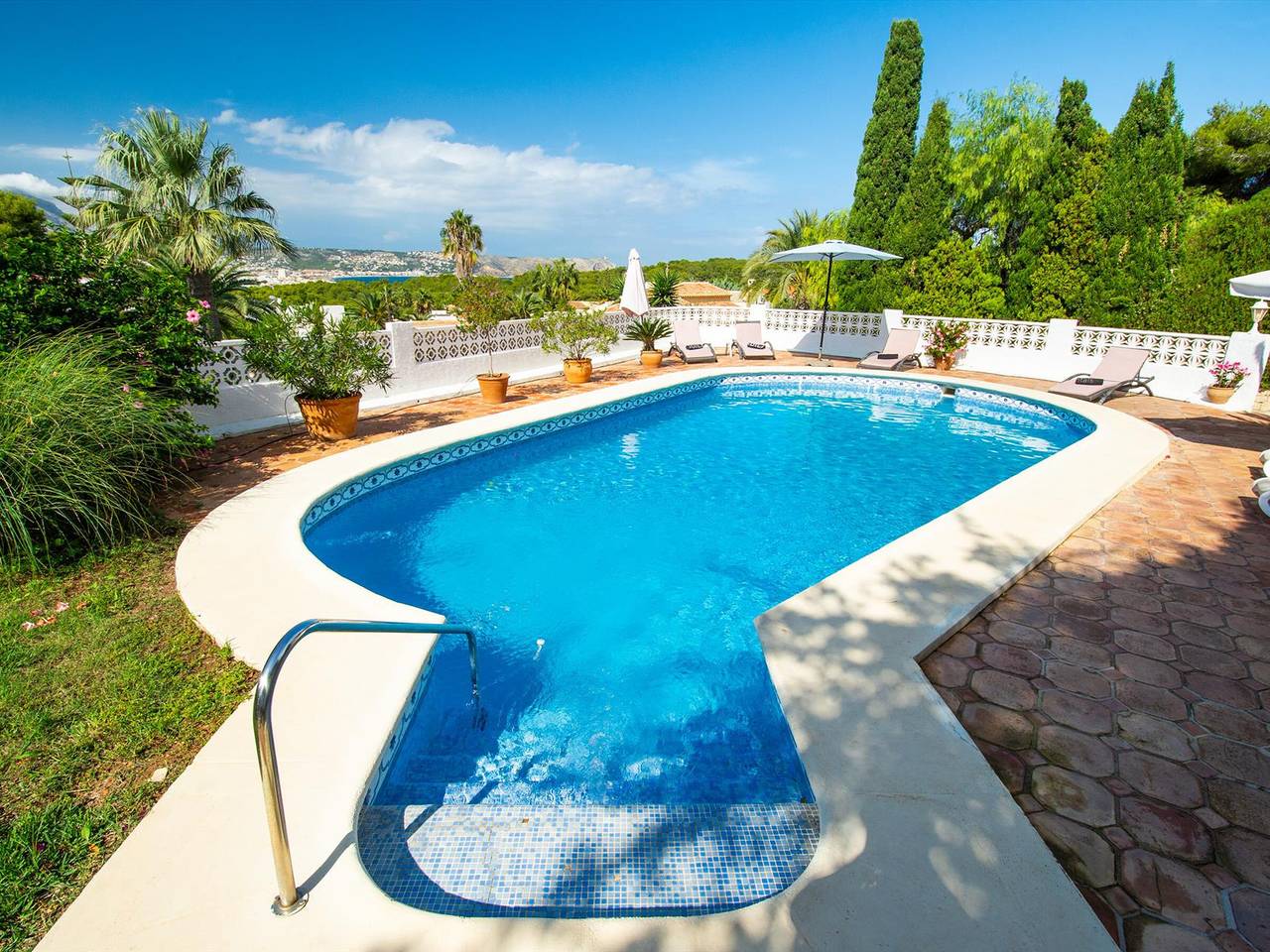 Beautiful villa in Javea with private pool, garden and air conditioning, near the beach in Cap Martí, Jávea
