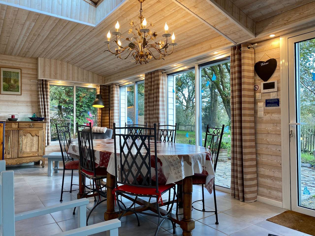 Ferienhaus am See mit eingezäuntem Garten, Kamin und Wlan in Joué-sur-Erdre in Vioreausee, Joué-sur-Erdre