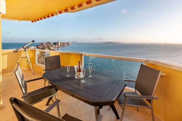 Location de vacances pour 4 personnes, avec Balcon ainsi que Jardin et Bassin pour enfant dans La Manga del Mar Menor