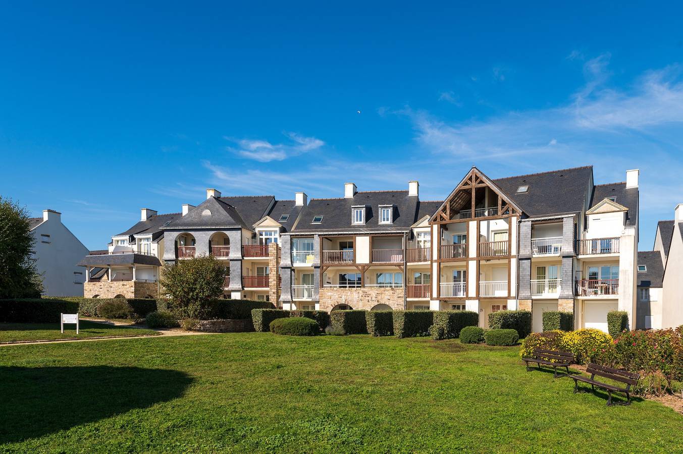 Estudio entero, Apartamento L'Océanic: piscina en verano, cerca de la playa y Thalasso, parking in Kerjouanno, Arzon