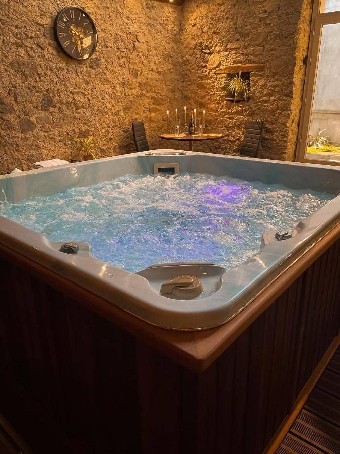 Chambre d’hôte pour 2 personnes, avec Jacuzzi et Jardin ainsi que Sauna et Vue dans les Deux-Sèvres