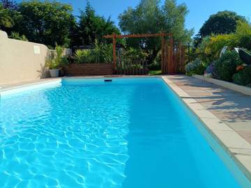 Location de vacances pour 12 personnes, avec jardin et vue ainsi que piscine et terrasse à Saint-Germain-de-Prinçay