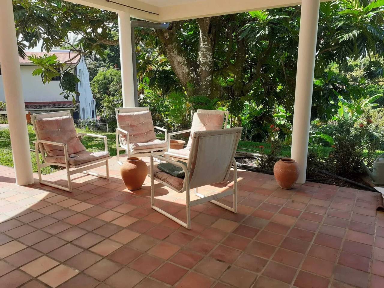 Entire apartment, Cosy apartment in Ducos with terrace - 107 m² - parking. in Dikos, Martinique