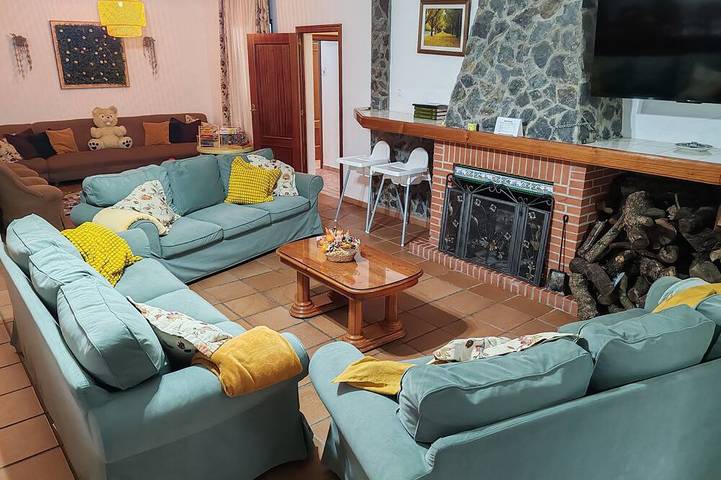 Gîte pour 20 personnes, avec Terrasse et Jardin à La Puebla de los Infantes