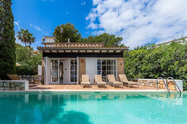 Maison Villa Cala Padri avec Piscine, connexion Wi-Fi, climatisation, terrasse et jardin in Cala Provencal, Capdepera