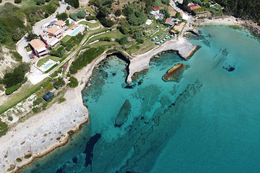Seafront Villa with Panoramic Views, 5 Bedrooms, Pool, 3 Min Walk to Sandy Beach in Kefalonia