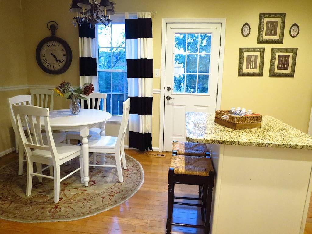 Tolle 3 Schlafzimmer, 2. 5 Bäder mit angeschlossener Garage in der Nähe von allem! in Arlington (VA), Arlington County