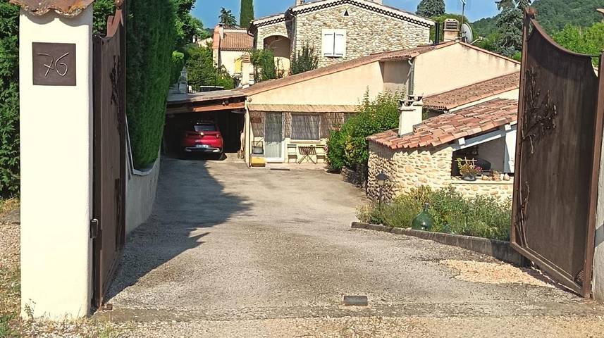 Location de vacances pour 2 personnes, avec jardin et terrasse à Riez - 2