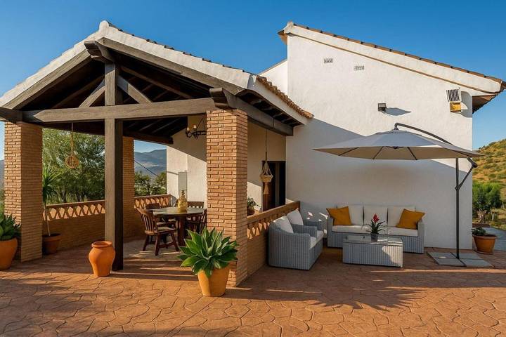 Casa rural para 6 personas, con vistas además de jardín y piscina, Se admiten mascotas en Casabermeja