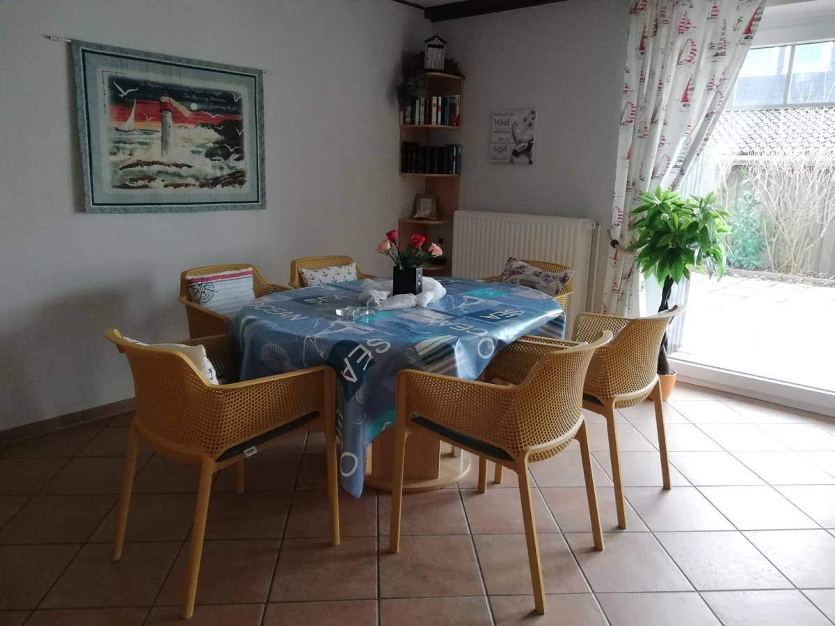 4 Personen Fachwerkferienhaus mit Kamin und Badewanne in erster Reihe zum Deich in Otterndorf in Otterndorf, Cuxland