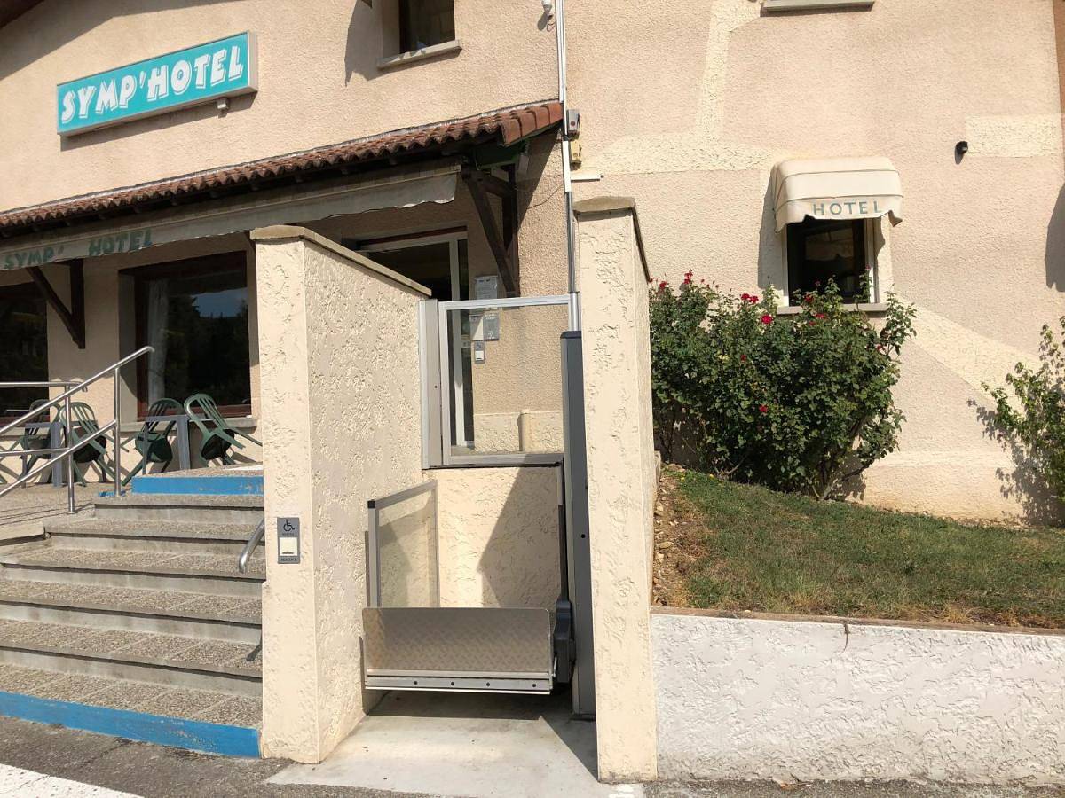 Symp'Hotel in Nivolas-Vermelle, Région de La Tour-du-Pin