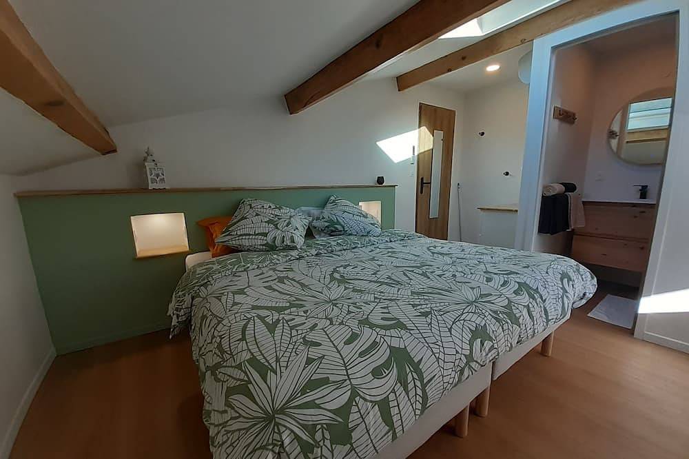 Entire apartment, Bienlabas House in Mérignac, Bordeaux region