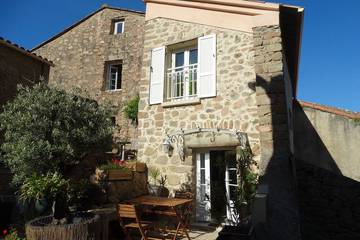 Gîte pour 4 personnes, avec terrasse à Appietto
