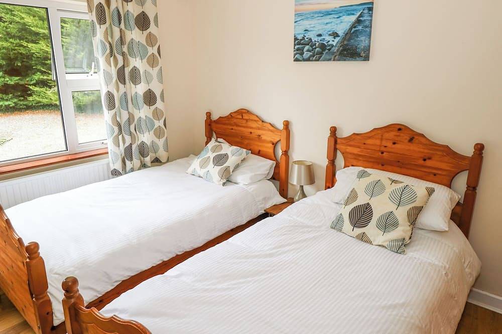 Lakeview Lodge, pet friendly, with a garden in Knockmore, County Mayo in Claremorris=Swinford Municipal District, Lough Conn