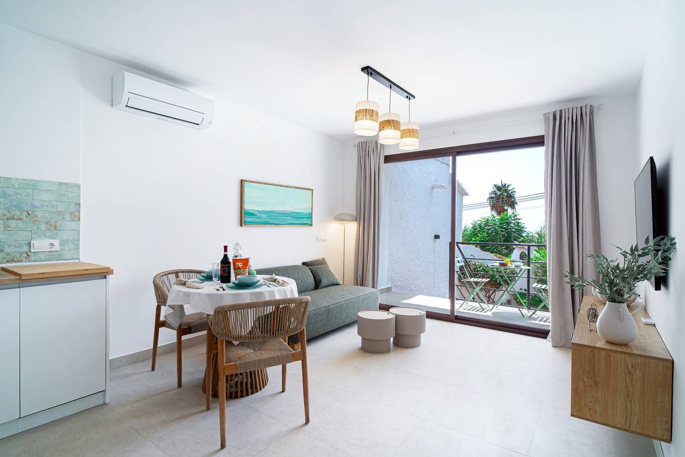 Entire apartment, Capistrano Village Deluxe Garden in Senorio de Capistrano, El Capistrano