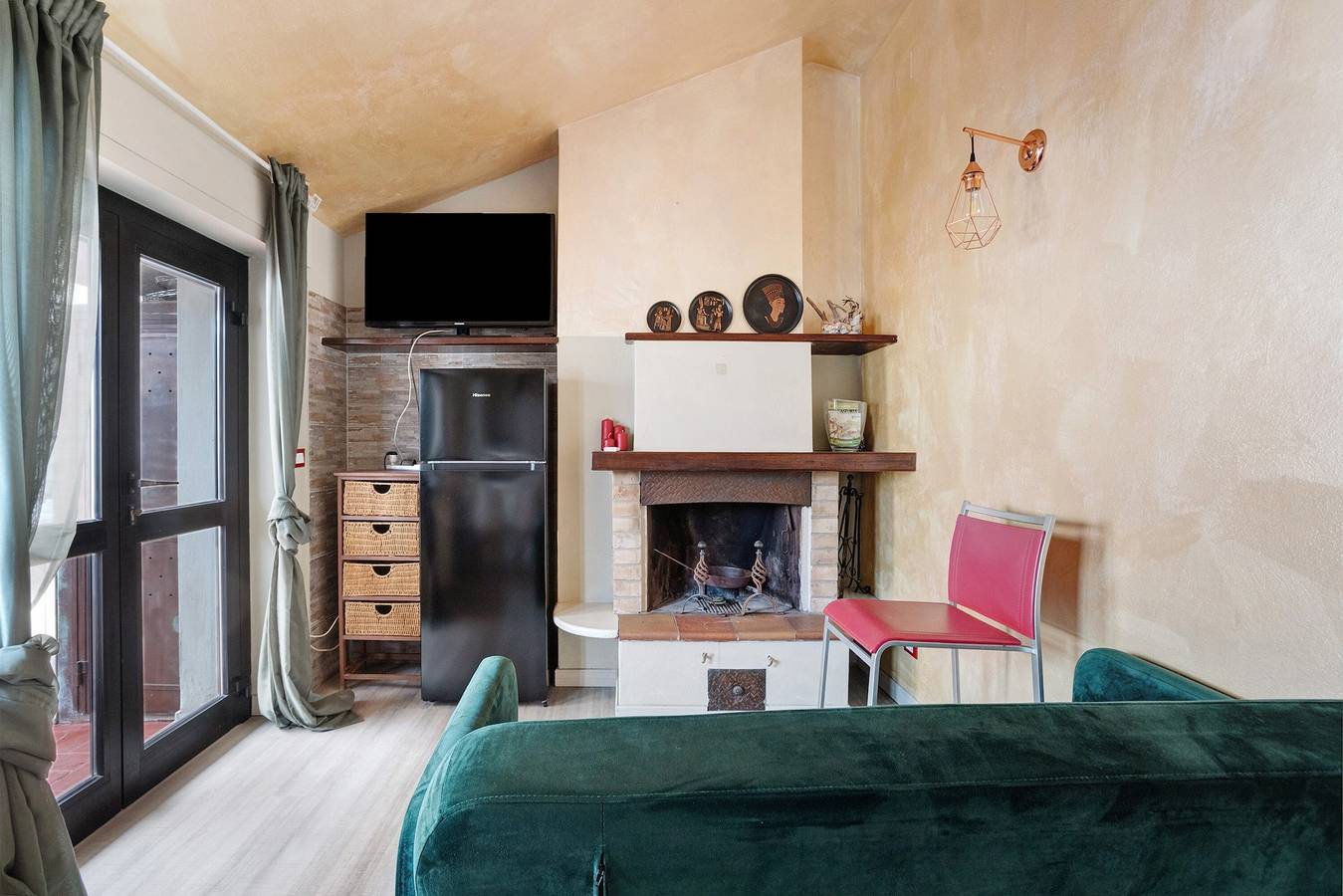 Ganze Wohnung, Ferienwohnung 'La Perla' mit privater Terrasse, Wi-Fi und Klimaanlage in Lido di Camaiore, Italienische Riviera