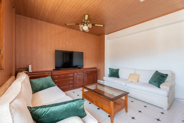 Apartamento inteiro, Apartamento 'Ático Casco Histórico Higueruelas' com vista para a montanha, varanda e acesso Wi-Fi in Higueruelas, Valencia (província)