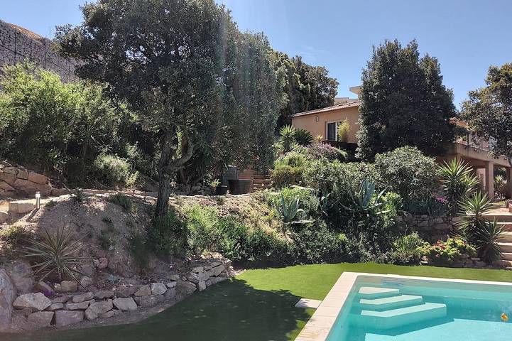 Appartement de vacances pour 3 personnes, avec jardin ainsi que piscine et terrasse