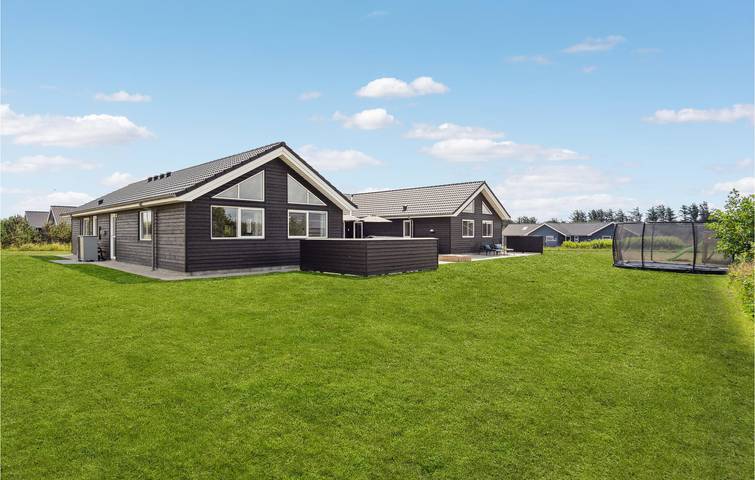 Ferienhaus für 20 Personen, mit Whirlpool und Sauna sowie Terrasse und Garten