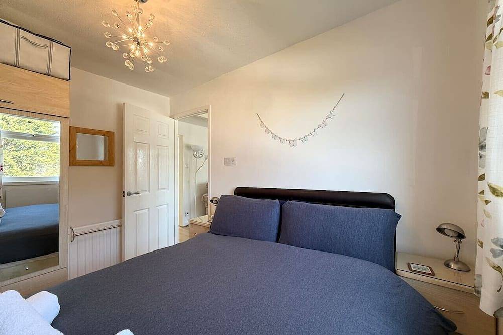 2 Bedroom Chalet with Allocated Parking in Dartmouth, Devon