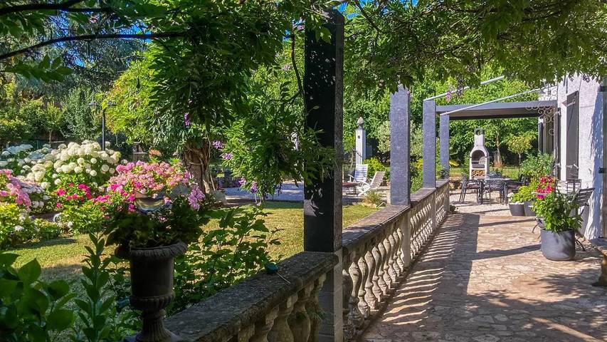 Location de vacances pour 7 personnes, avec Terrasse ainsi que Jardin et Piscine à Mazeyrolles - 4