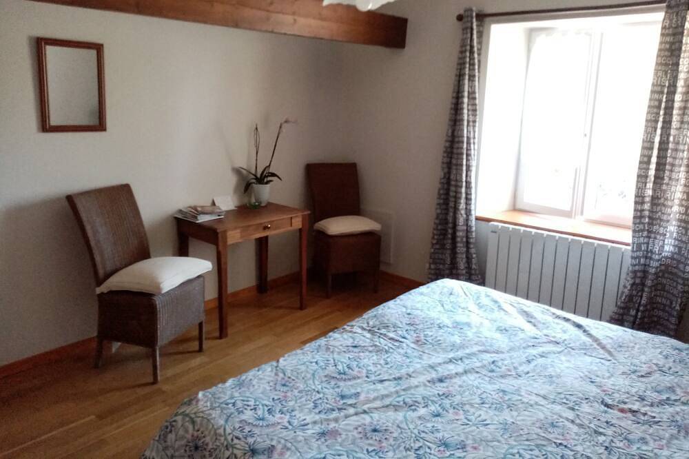 Chambre spacieuse  Lin - Petit dejeuner inclus in Gavray, Région de Coutances