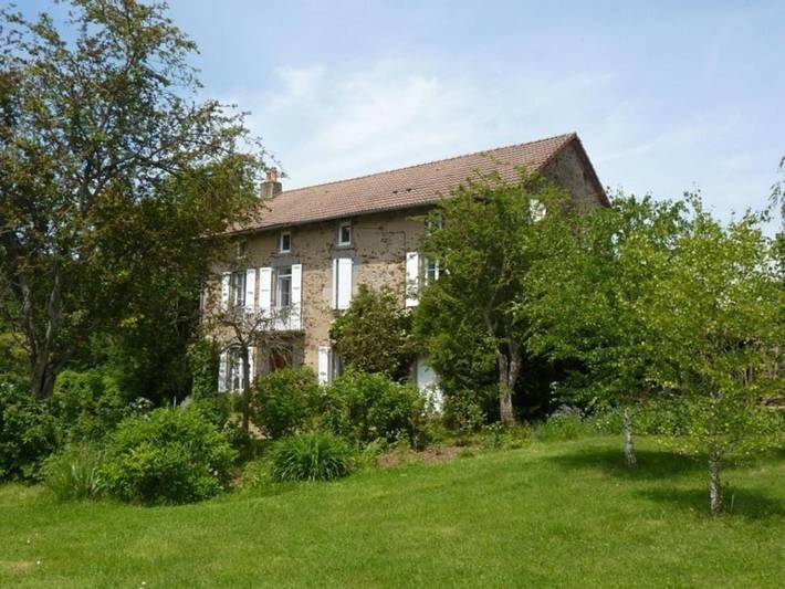 Location de vacances pour 5 personnes, avec Jardin à Arpajon-sur-Cère