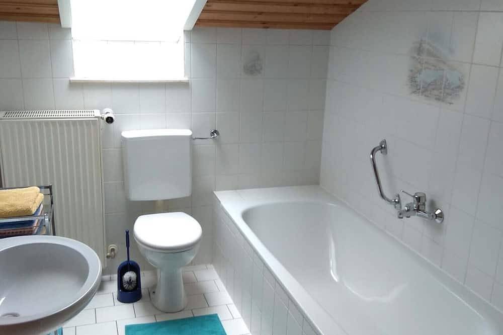 Ganze Wohnung, Ferienwohnung Kampenwand, 55 qm Obergeschoss, 2 separate Schlafzimmer in Riedering, Landkreis Rosenheim