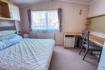 Static Caravan for 6 People in Waveney District, Suffolk, Photo 2