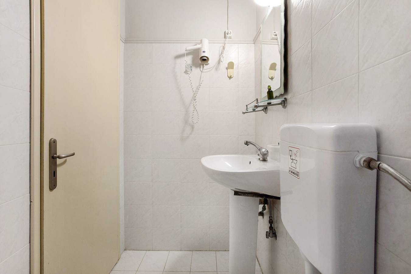 Studio "Dolfijn Studio Zeezicht 10" met Privé Balkon, Gedeelde Tuin & Wi-Fi, foto 6