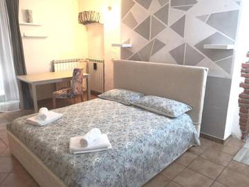 Gîte pour 6 personnes, avec terrasse et vue à Suse