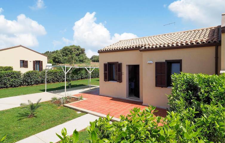 Acogedor Apartamento con AC, Estacionamiento, Terraza y WiFi - Cerca de la Playa Maganuco in Marina di Modica, Módica