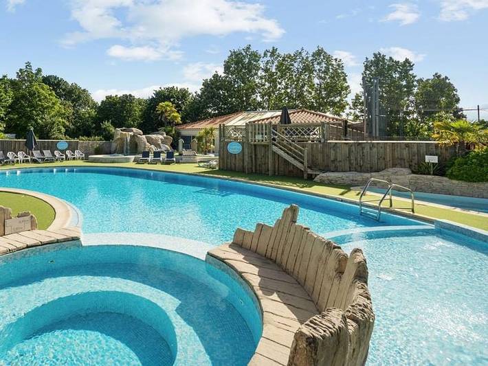 Mobil home pour 3 personnes, avec bassin pour enfant