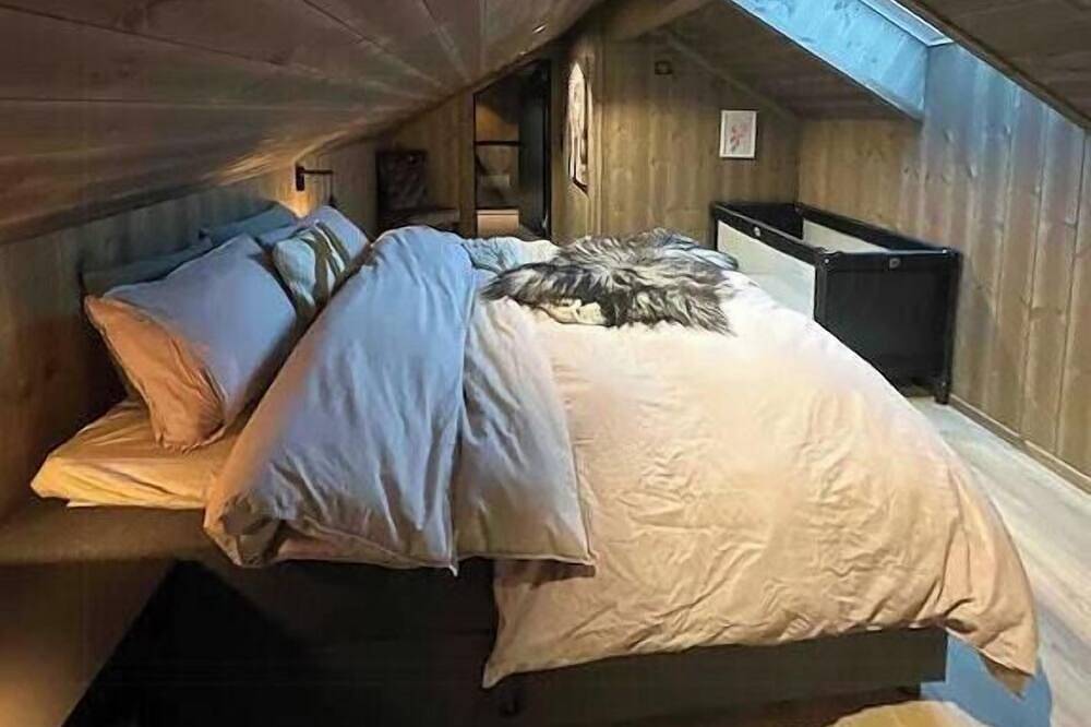 Architect-designed cabin near Hardangerfjord in Bergen, Vestland