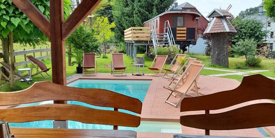 Chambre d’hôte pour 4 personnes, avec Balcon ainsi que Terrasse et Piscine à Werdau