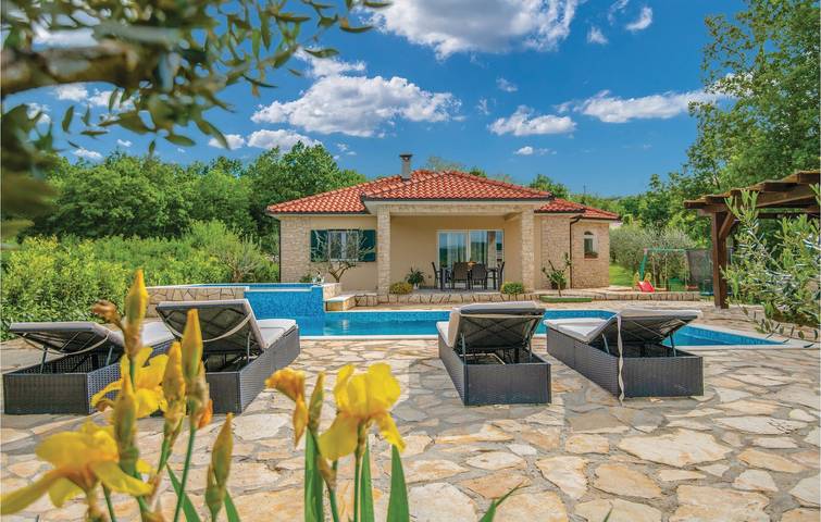 Geräumige 2-Zimmer-Wohnung mit Pool, WLAN und Küche – 2 km vom Fluss entfernt in Imotski, Makarska Riviera