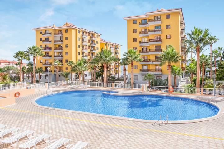 Appartamento intero, Appartamento Superior fronte mare con piscina, balcone, vista mare e Wi-Fi; parcheggio incluso in Punta Larga, Candelaria