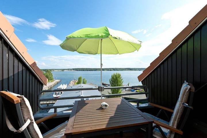 Ferienwohnung für 4 Personen, mit Balkon und Seeblick in Waren (Müritz)